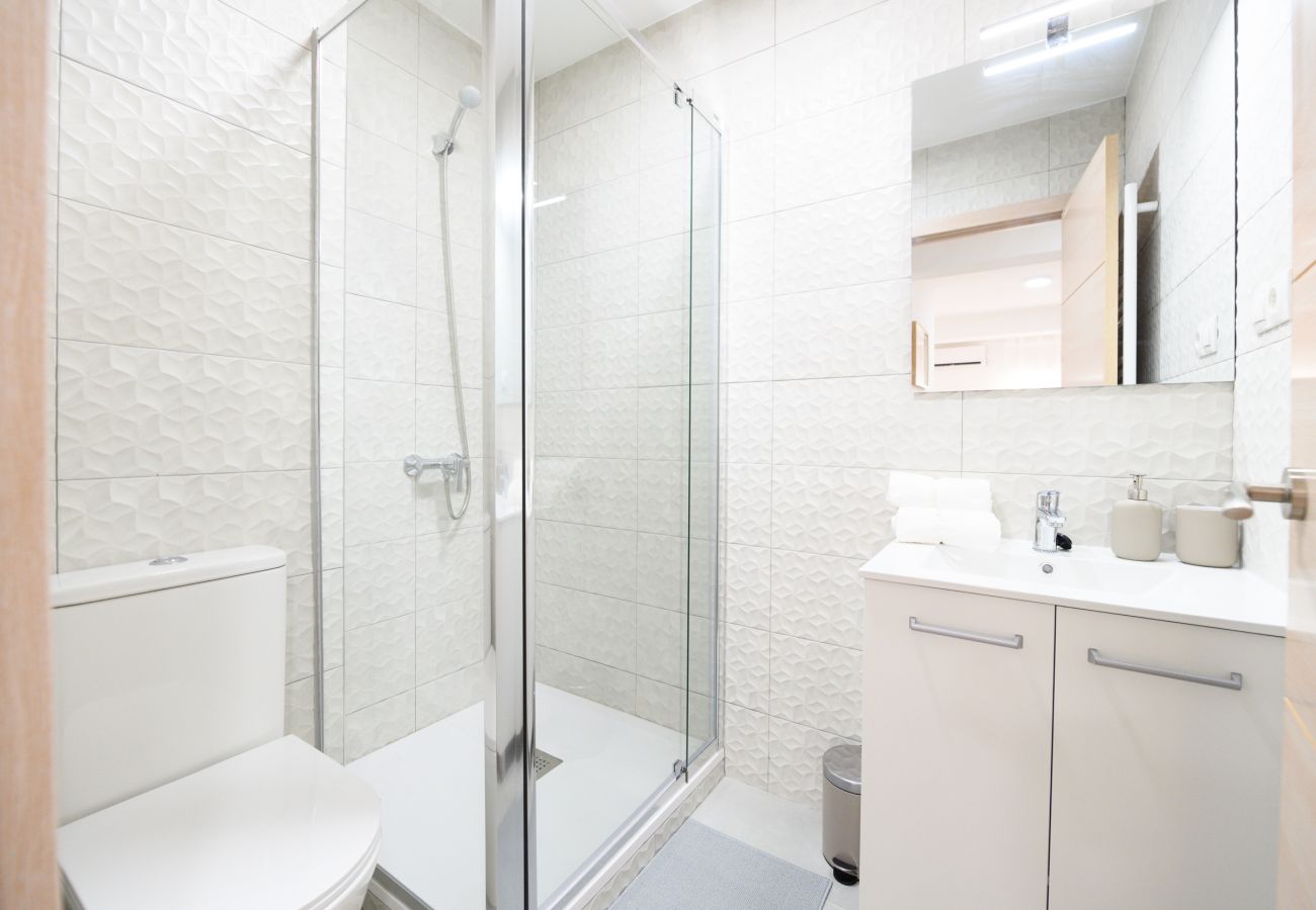 Apartamento en Madrid - M (PNE284D) Confort y Estilo en un Piso con Terraz