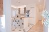 Apartamento en Madrid - M (ASB195) Escápate al Encanto Urbano: Piso con Ba Apartamento en Madrid - M (ASB195) Escápate al Encanto Urbano: Piso con Ba