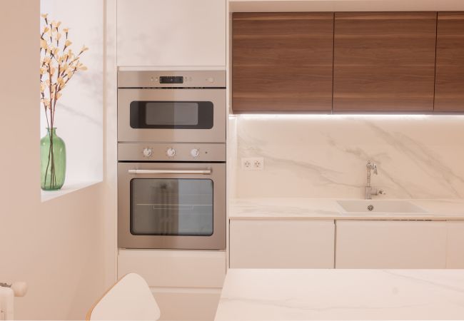 Apartamento en Madrid - M (IBI385) Elegancia Urbana en el Corazón de Reti Apartamento en Madrid - M (IBI385) Elegancia Urbana en el Corazón de Reti