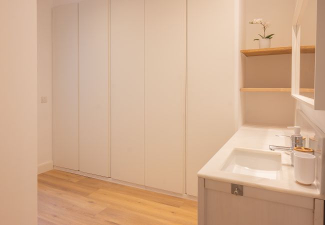 Apartamento en Madrid - M (IBI385) Elegancia Urbana en el Corazón de Reti Apartamento en Madrid - M (IBI385) Elegancia Urbana en el Corazón de Reti