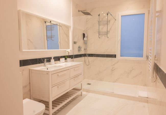 Apartamento en Madrid - M (IBI385) Elegancia Urbana en el Corazón de Reti Apartamento en Madrid - M (IBI385) Elegancia Urbana en el Corazón de Reti