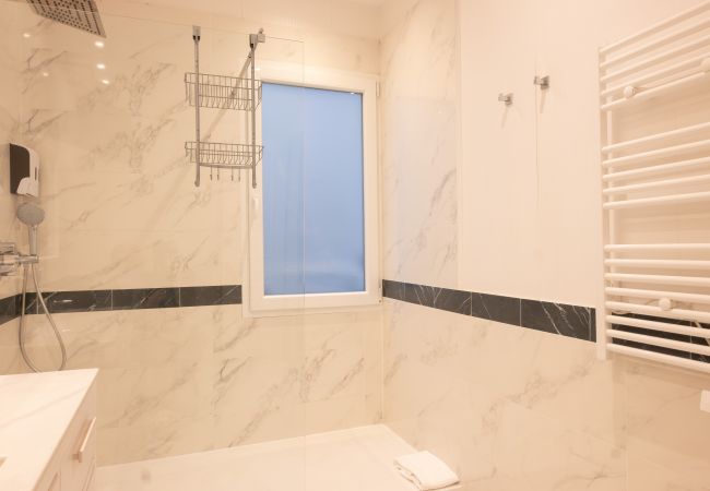 Apartamento en Madrid - M (IBI385) Elegancia Urbana en el Corazón de Reti Apartamento en Madrid - M (IBI385) Elegancia Urbana en el Corazón de Reti