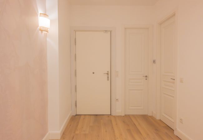 Apartamento en Madrid - M (IBI385) Elegancia Urbana en el Corazón de Reti Apartamento en Madrid - M (IBI385) Elegancia Urbana en el Corazón de Reti