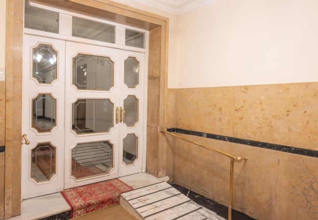 Apartamento en Madrid - M (IBI385) Elegancia Urbana en el Corazón de Reti Apartamento en Madrid - M (IBI385) Elegancia Urbana en el Corazón de Reti