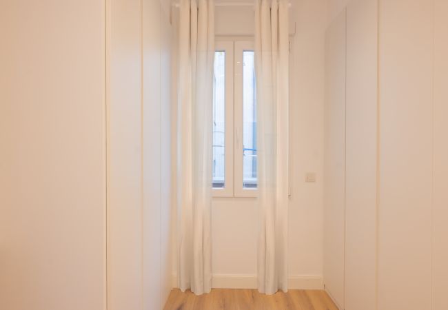 Apartamento en Madrid - M (IBI385) Elegancia Urbana en el Corazón de Reti Apartamento en Madrid - M (IBI385) Elegancia Urbana en el Corazón de Reti