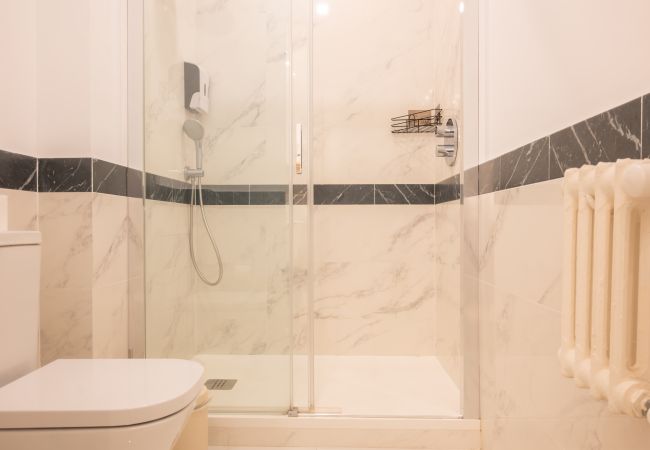 Apartamento en Madrid - M (IBI385) Elegancia Urbana en el Corazón de Reti Apartamento en Madrid - M (IBI385) Elegancia Urbana en el Corazón de Reti