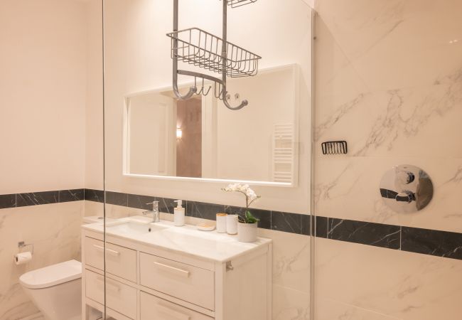 Apartamento en Madrid - M (IBI385) Elegancia Urbana en el Corazón de Reti Apartamento en Madrid - M (IBI385) Elegancia Urbana en el Corazón de Reti