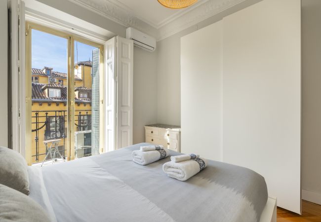 Apartamento en Madrid - M (TOL254)Acogedor piso con balcones en el centro  Apartamento en Madrid - M (TOL254)Acogedor piso con balcones en el centro