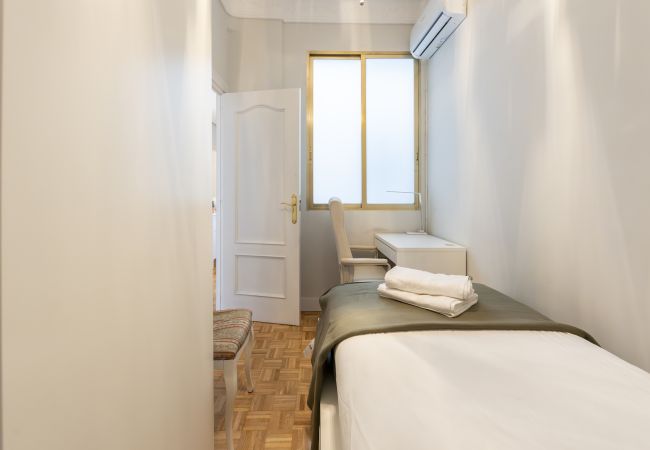 Apartamento en Madrid - M (TOL254)Acogedor piso con balcones en el centro  Apartamento en Madrid - M (TOL254)Acogedor piso con balcones en el centro