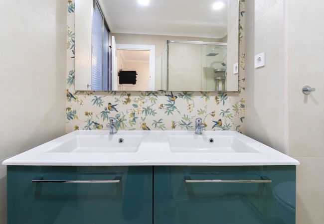 Apartamento en Madrid - M (TOL254)Acogedor piso con balcones en el centro  Apartamento en Madrid - M (TOL254)Acogedor piso con balcones en el centro