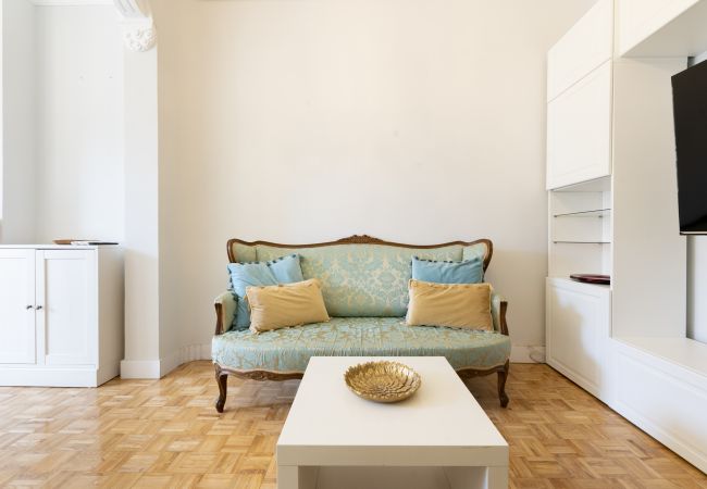 Apartamento en Madrid - M (TOL254)Acogedor piso con balcones en el centro  Apartamento en Madrid - M (TOL254)Acogedor piso con balcones en el centro