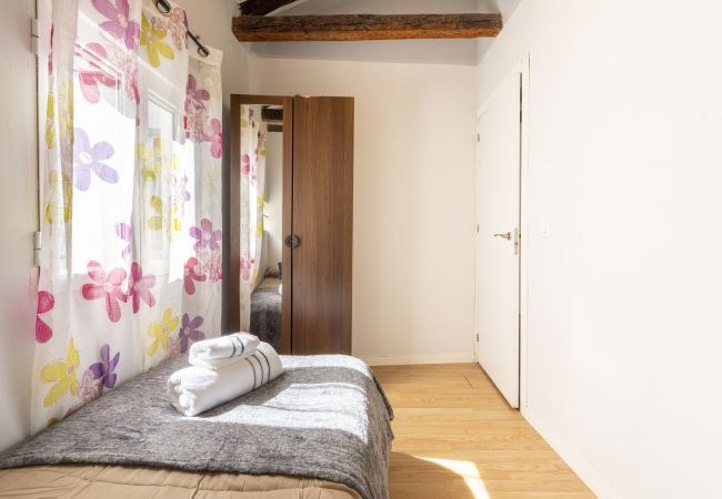 Apartamento en Madrid - M (AMP964)Piso de 2 dormitorios a pasos del Museo Apartamento en Madrid - M (AMP964)Piso de 2 dormitorios a pasos del Museo