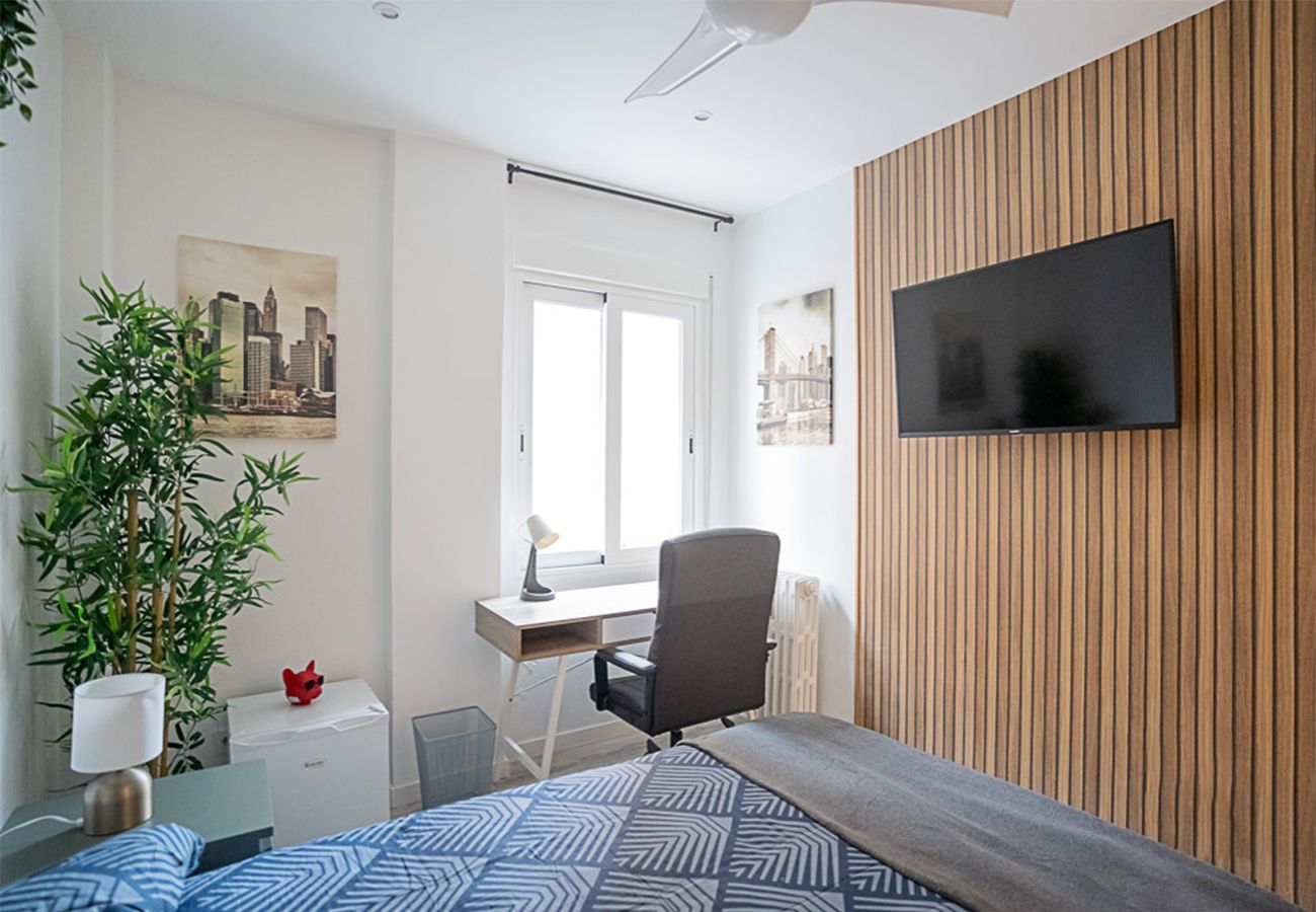 Alquiler por habitaciones en Madrid - M (MLE173)New York habitación con confort, comodid