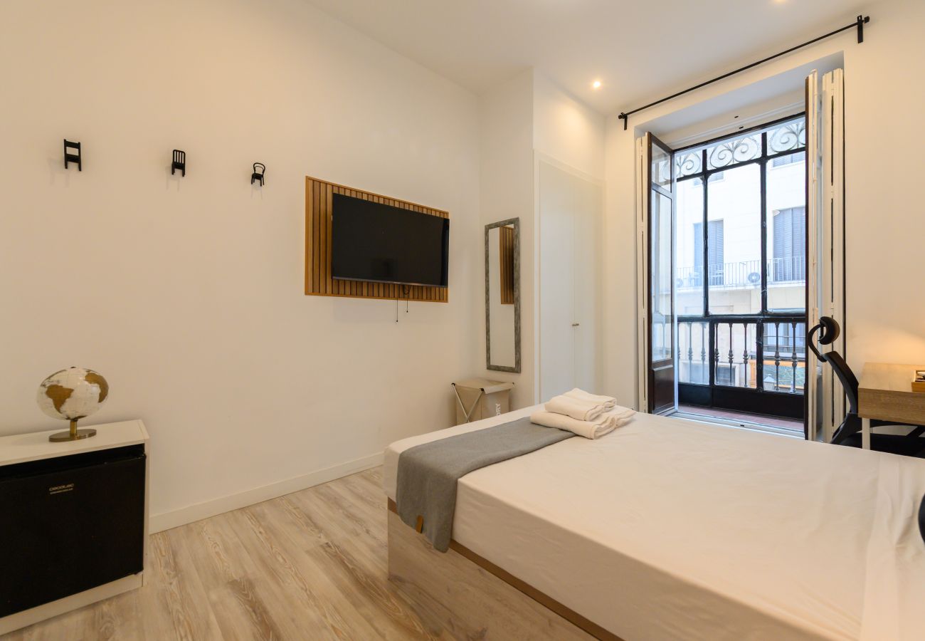 Alquiler por habitaciones en Madrid - M (SBE105)Zurich: habitación con comodidad y zonas
