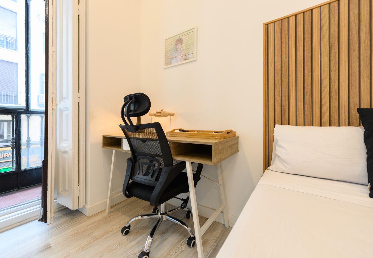 Alquiler por habitaciones en Madrid - M (SBE105)Zurich: habitación con comodidad y zonas