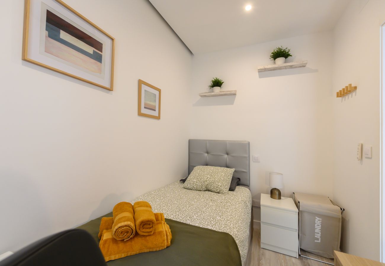 Alquiler por habitaciones en Madrid - M (HDB1201) Oruro: Habitación con confort y esenci