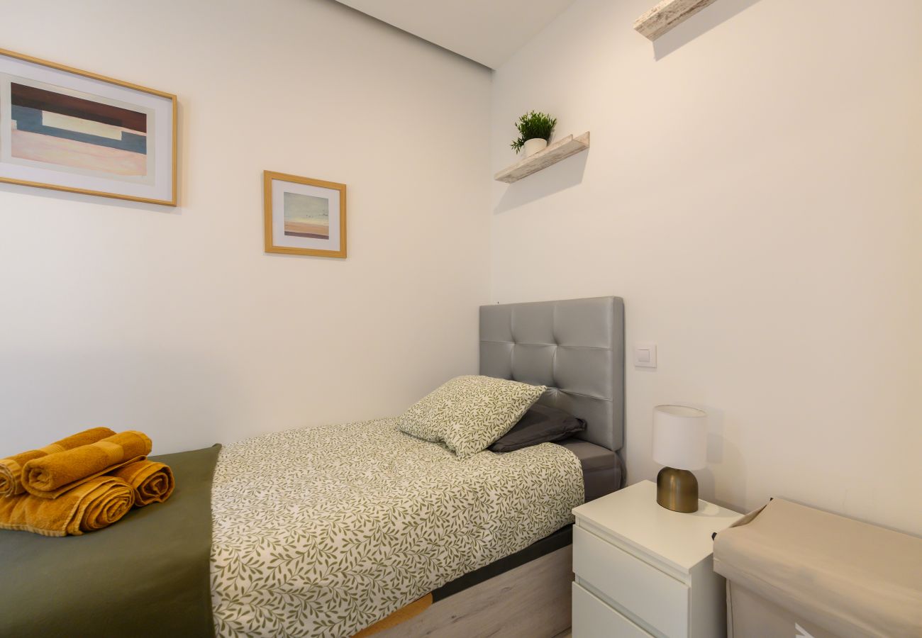 Alquiler por habitaciones en Madrid - M (HDB1201) Oruro: Habitación con confort y esenci