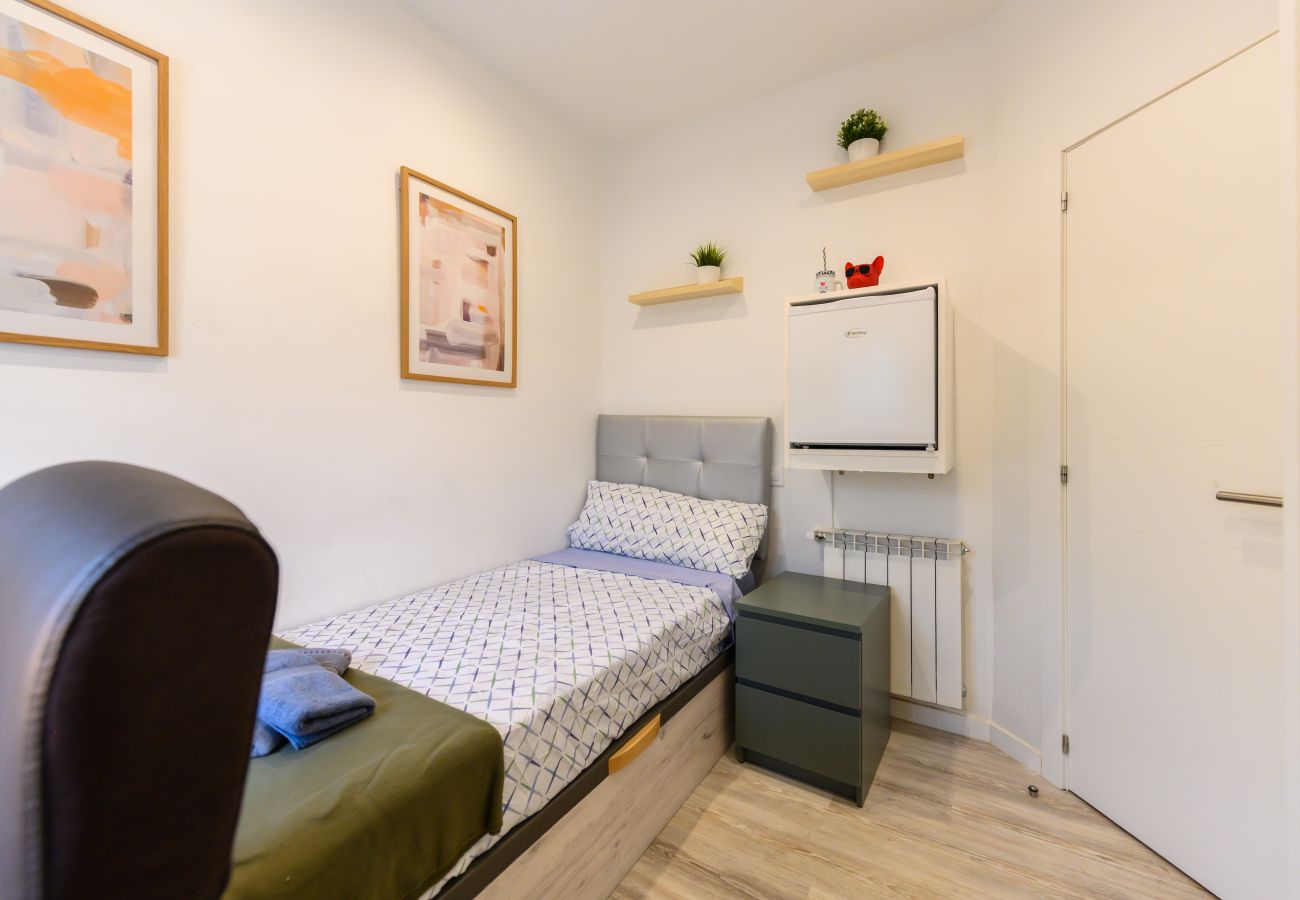 Alquiler por habitaciones en Madrid - M (HDB1203) Tarija: Habitación con confort y esenc