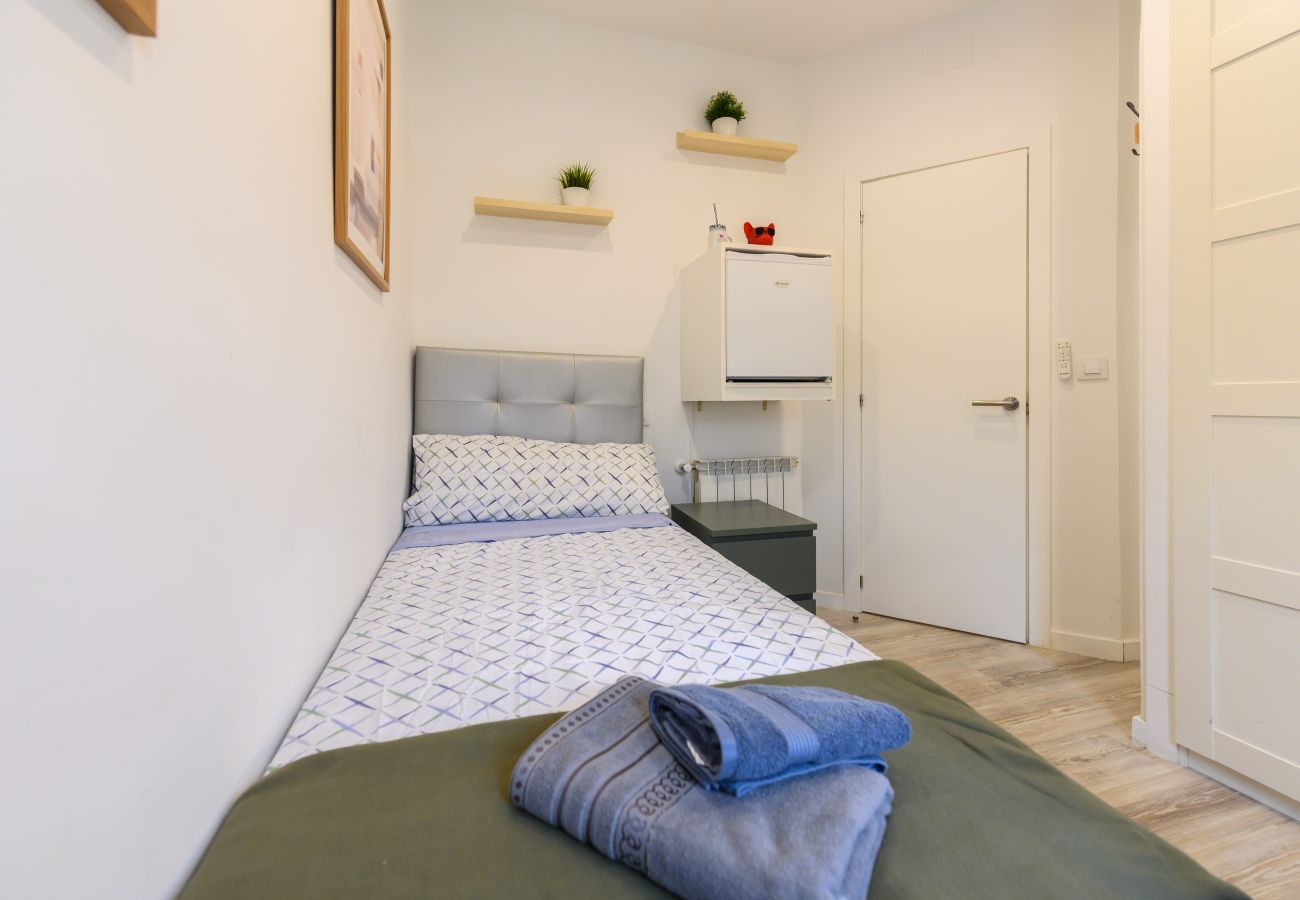 Alquiler por habitaciones en Madrid - M (HDB1203) Tarija: Habitación con confort y esenc