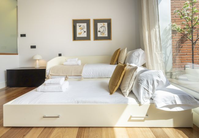 Apartamento en Madrid - M (BAS159)Dúplex de 3 Dormitorios – Amplio, Lumino Apartamento en Madrid - M (BAS159)Dúplex de 3 Dormitorios – Amplio, Lumino