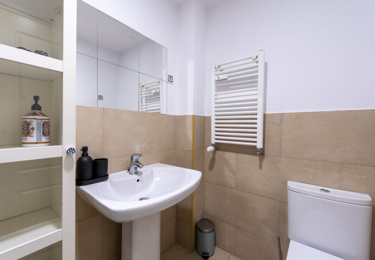 Apartamento en Madrid - M (ORE461H)Piso de 1 dormitorio y balcón -Alquiler