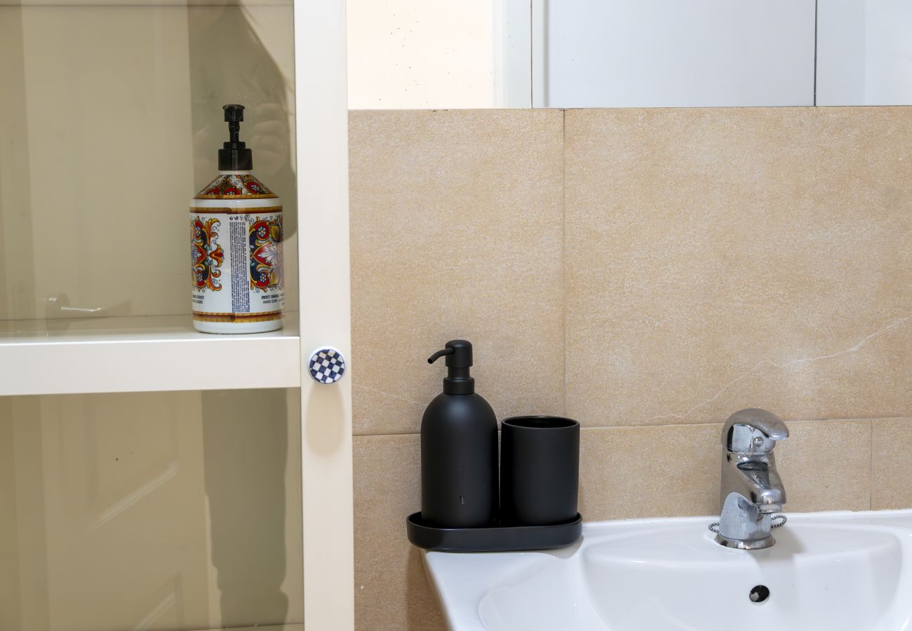 Apartamento en Madrid - M (ORE461H)Piso de 1 dormitorio y balcón -Alquiler