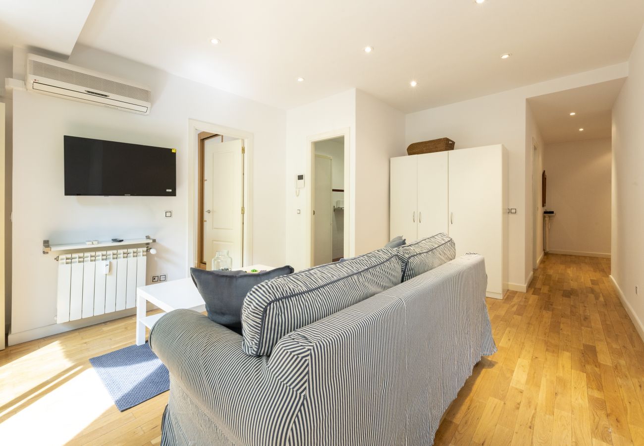 Apartamento en Madrid - M (ORE461H)Piso de 1 dormitorio y balcón -Alquiler