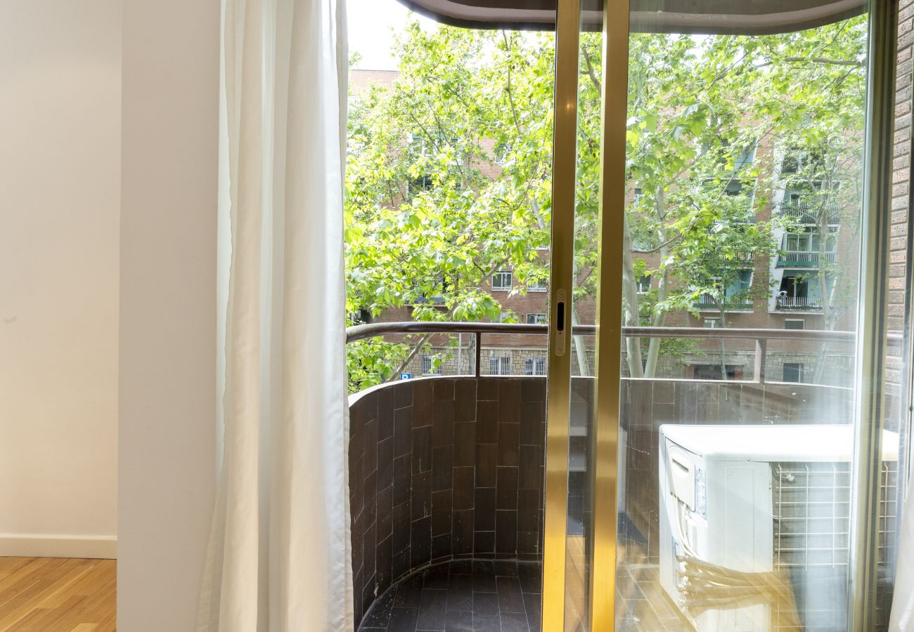 Apartamento en Madrid - M (ORE461H)Piso de 1 dormitorio y balcón -Alquiler