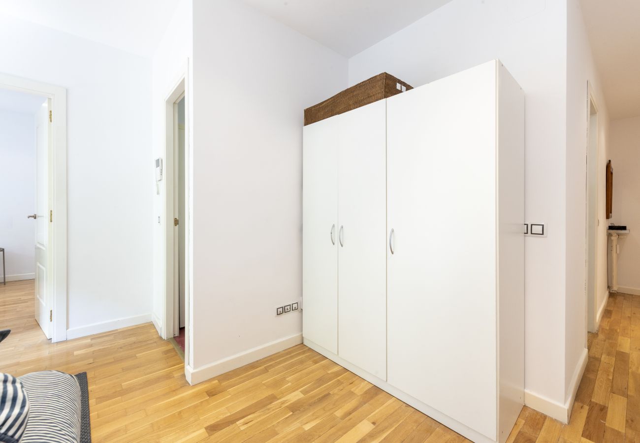 Apartamento en Madrid - M (ORE461H)Piso de 1 dormitorio y balcón -Alquiler