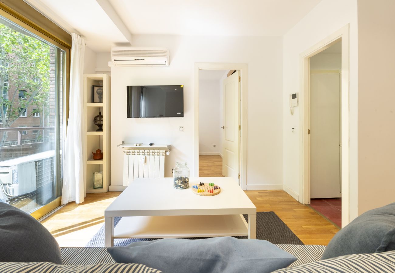 Apartamento en Madrid - M (ORE461H)Piso de 1 dormitorio y balcón -Alquiler