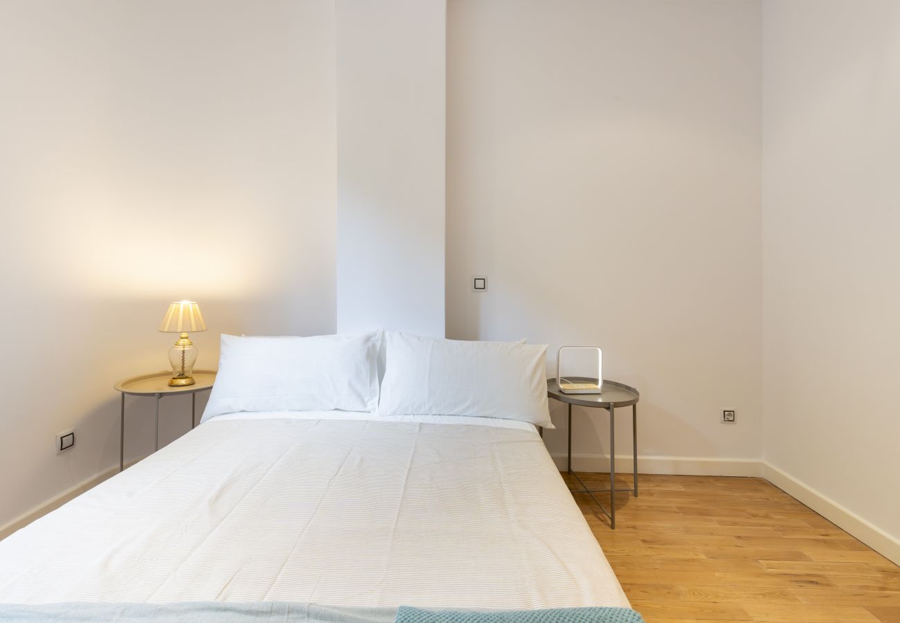 Apartamento en Madrid - M (ORE461H)Piso de 1 dormitorio y balcón -Alquiler