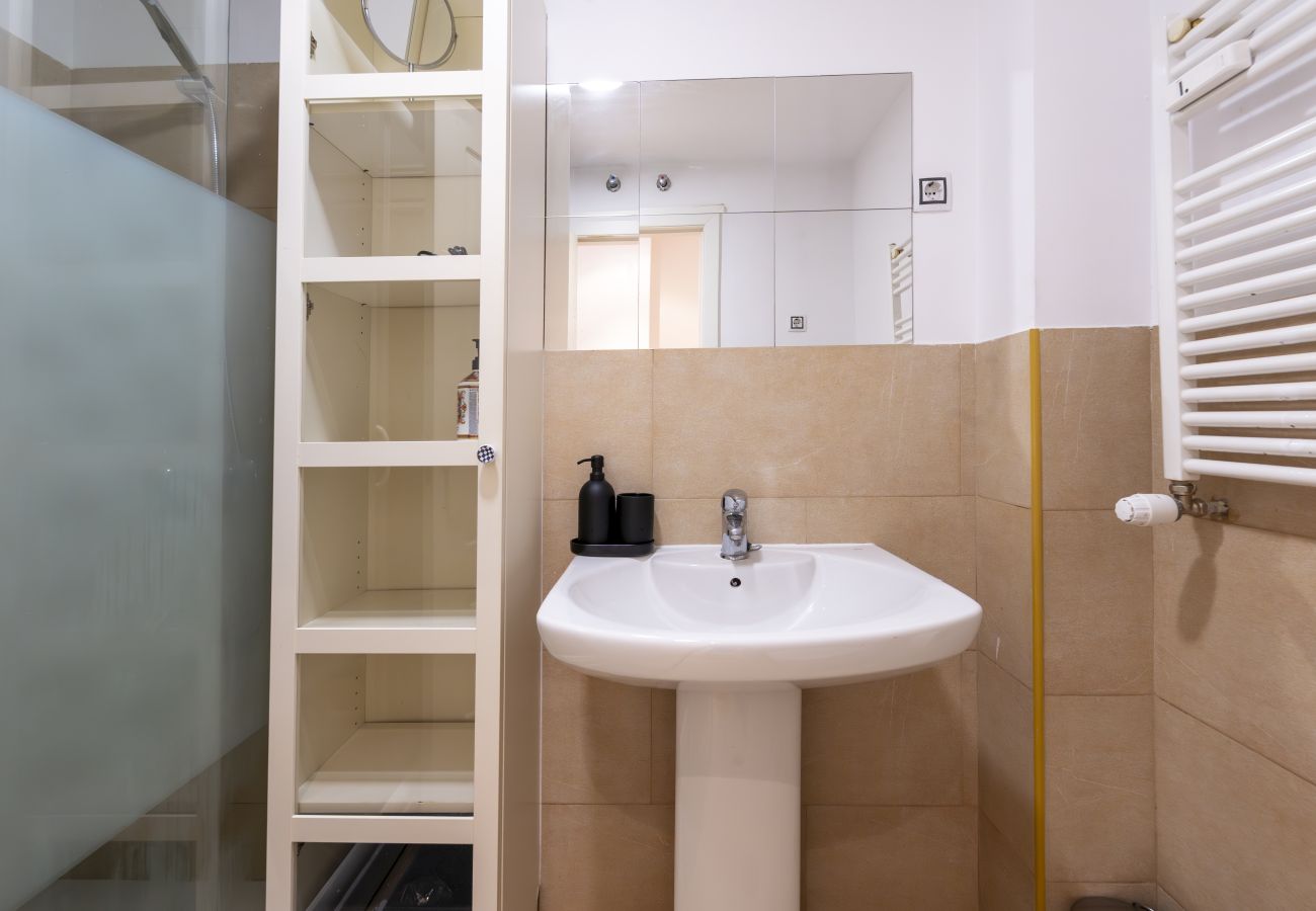 Apartamento en Madrid - M (ORE461H)Piso de 1 dormitorio y balcón -Alquiler