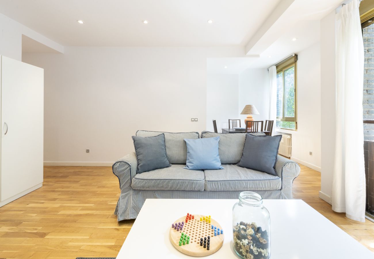 Apartamento en Madrid - M (ORE461H)Piso de 1 dormitorio y balcón -Alquiler