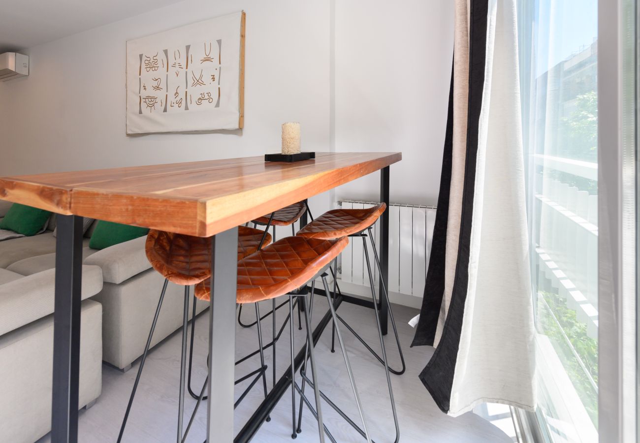 Apartamento en Madrid - M (NMO42HA)Espacio Versatil en Madrid : Alquiler m