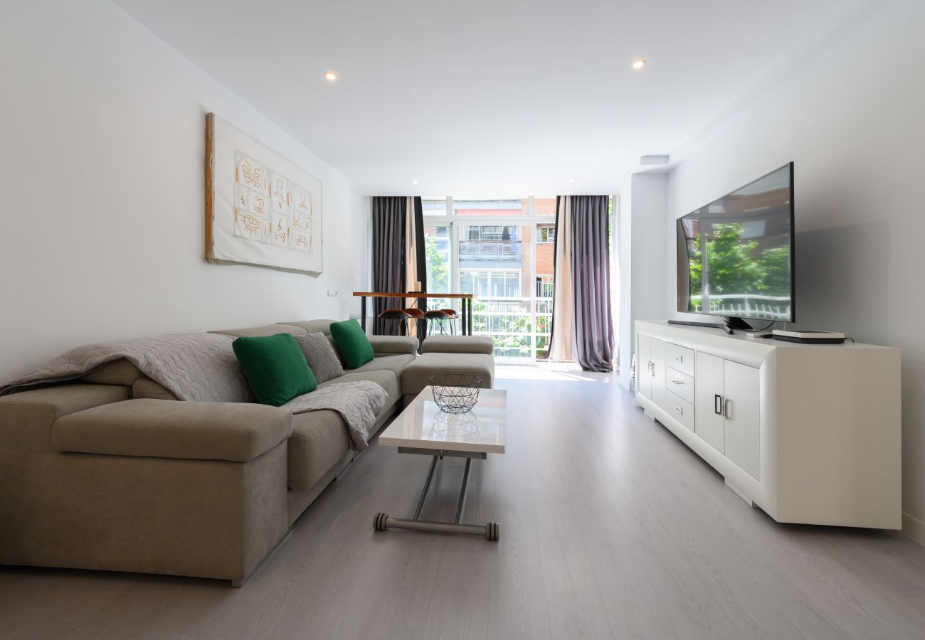 Apartamento en Madrid - M (NMO42HA)Espacio Versatil en Madrid : Alquiler m