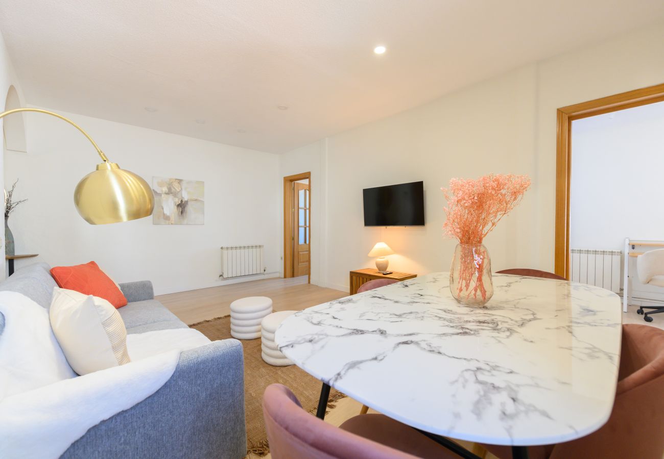 Apartamento en Madrid - M (ARR126D)Piso de dos dormitorios-Terraza y balcó