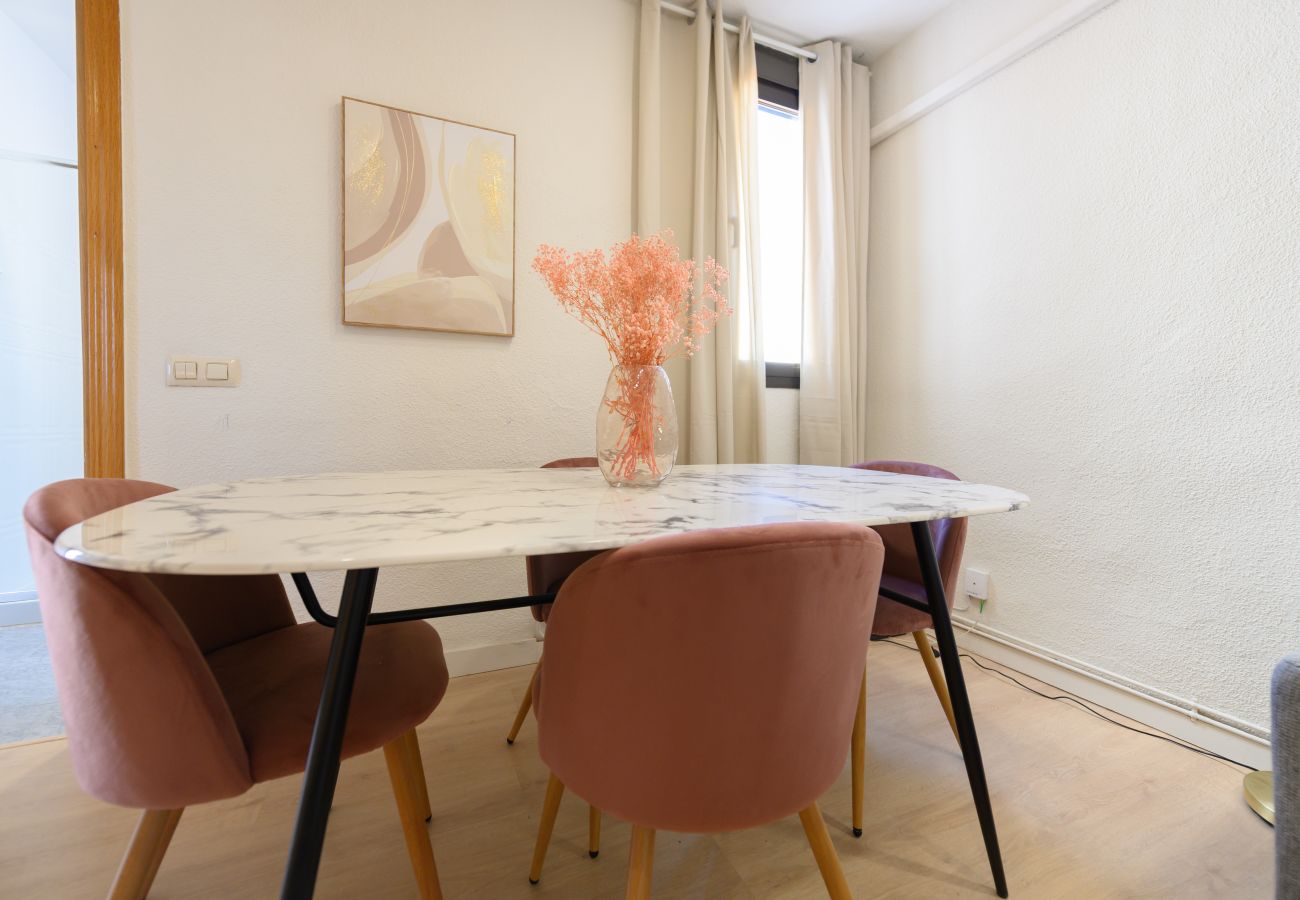 Apartamento en Madrid - M (ARR126D)Piso de dos dormitorios-Terraza y balcó