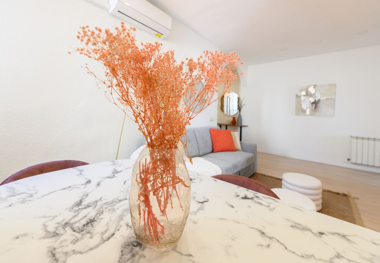Apartamento en Madrid - M (ARR126D)Piso de dos dormitorios-Terraza y balcó