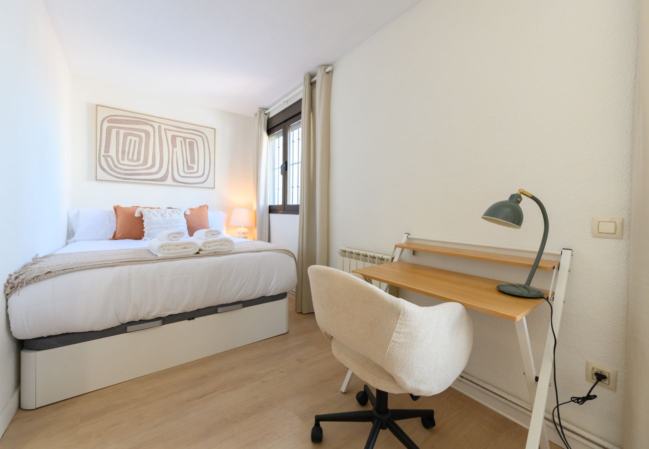 Apartamento en Madrid - M (ARR126D)Piso de dos dormitorios-Terraza y balcó