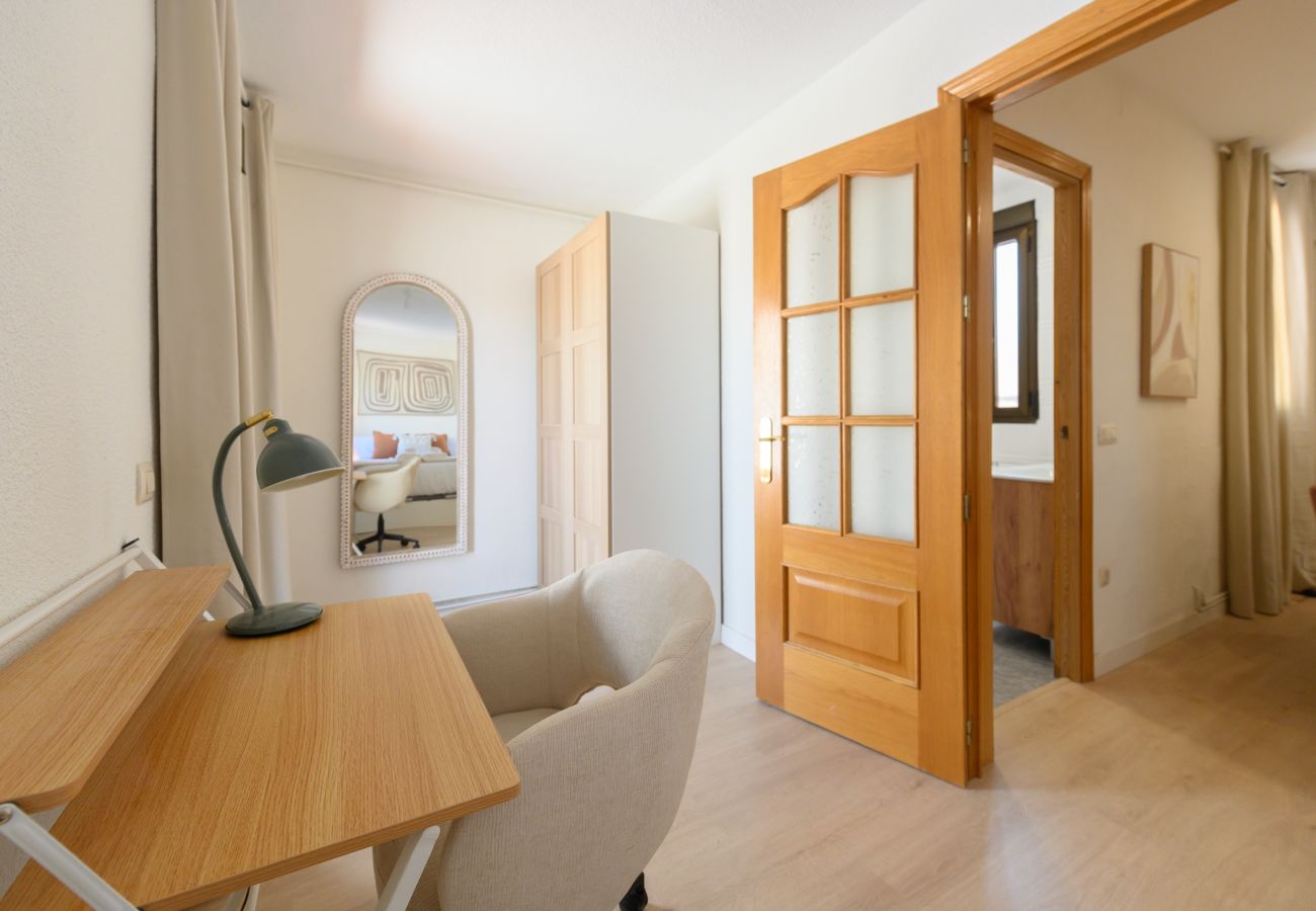Apartamento en Madrid - M (ARR126D)Piso de dos dormitorios-Terraza y balcó