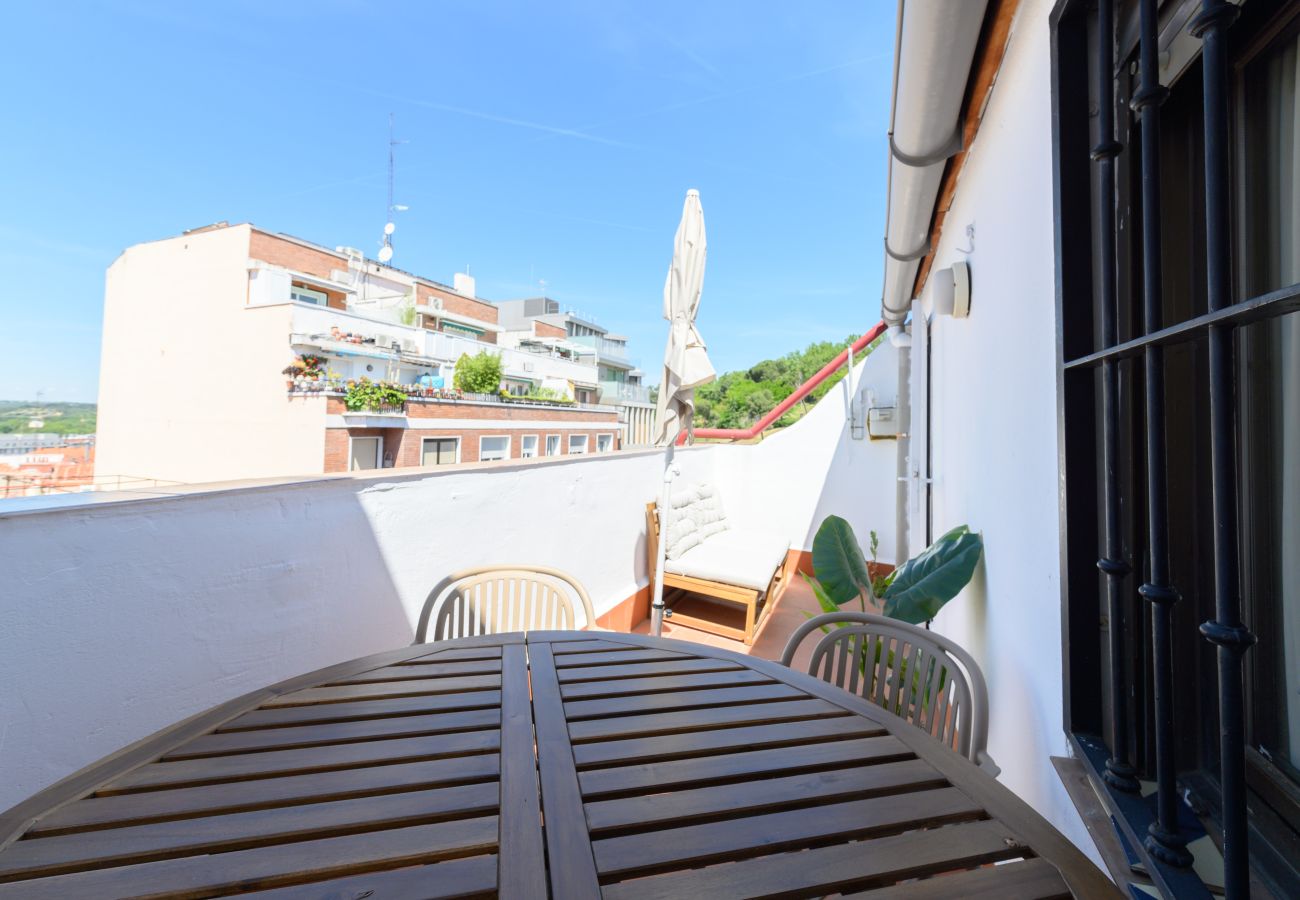 Apartamento en Madrid - M (ARR126D)Piso de dos dormitorios-Terraza y balcó