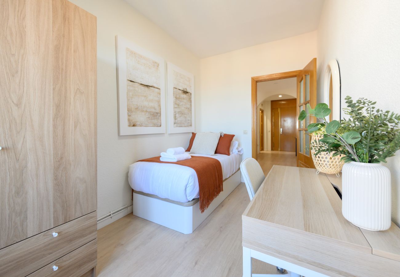 Apartamento en Madrid - M (ARR126D)Piso de dos dormitorios-Terraza y balcó
