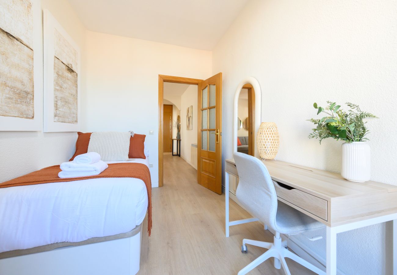 Apartamento en Madrid - M (ARR126D)Piso de dos dormitorios-Terraza y balcó
