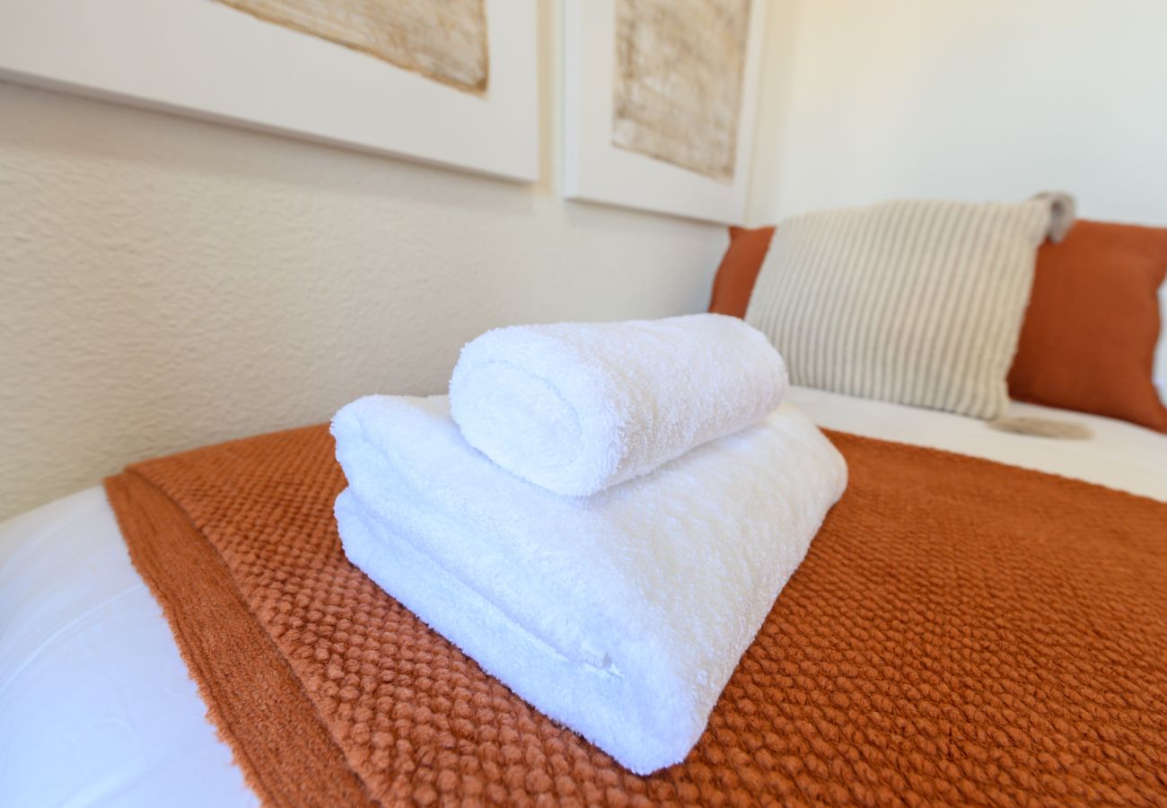 Apartamento en Madrid - M (ARR126D)Piso de dos dormitorios-Terraza y balcó