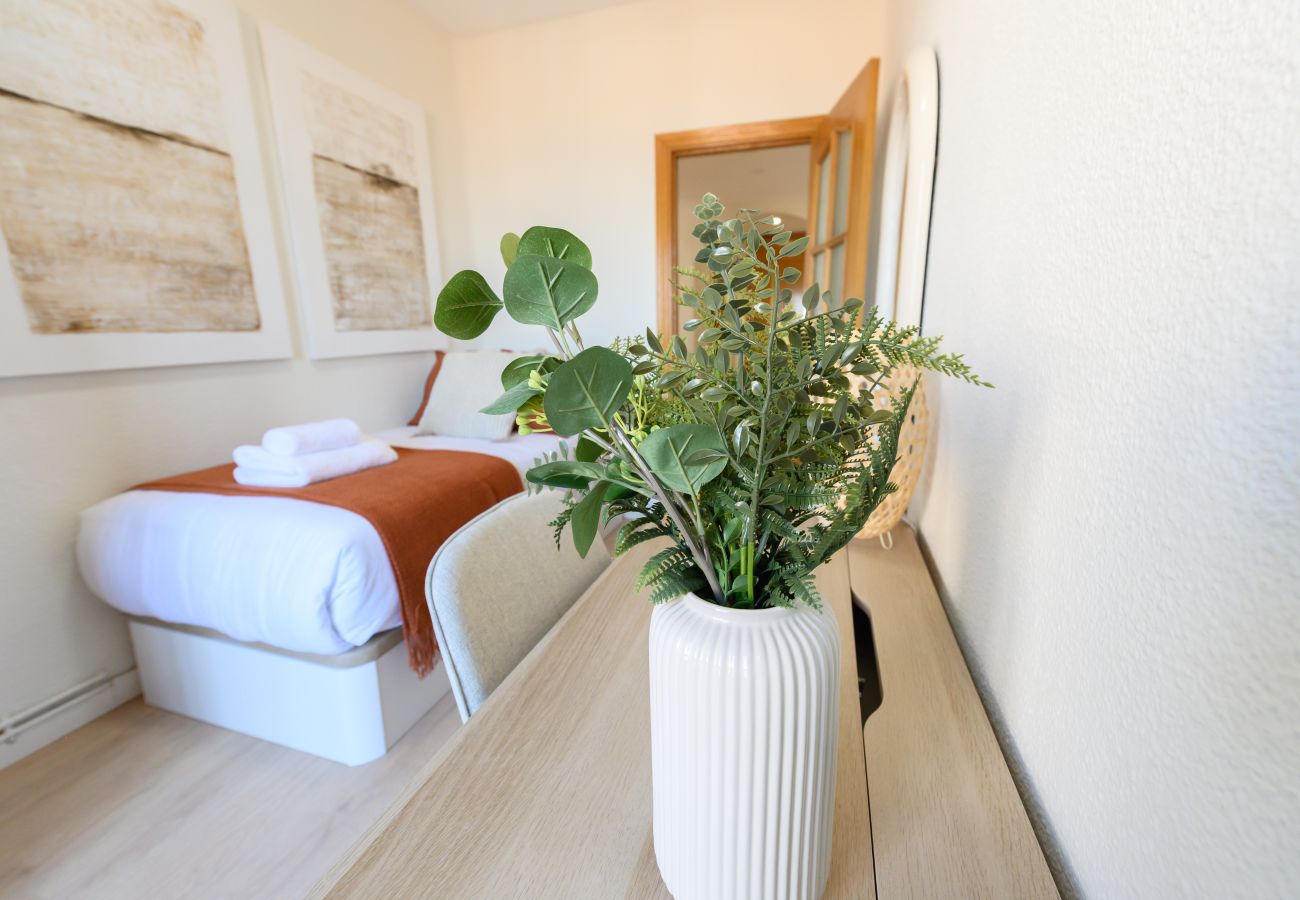 Apartamento en Madrid - M (ARR126D)Piso de dos dormitorios-Terraza y balcó