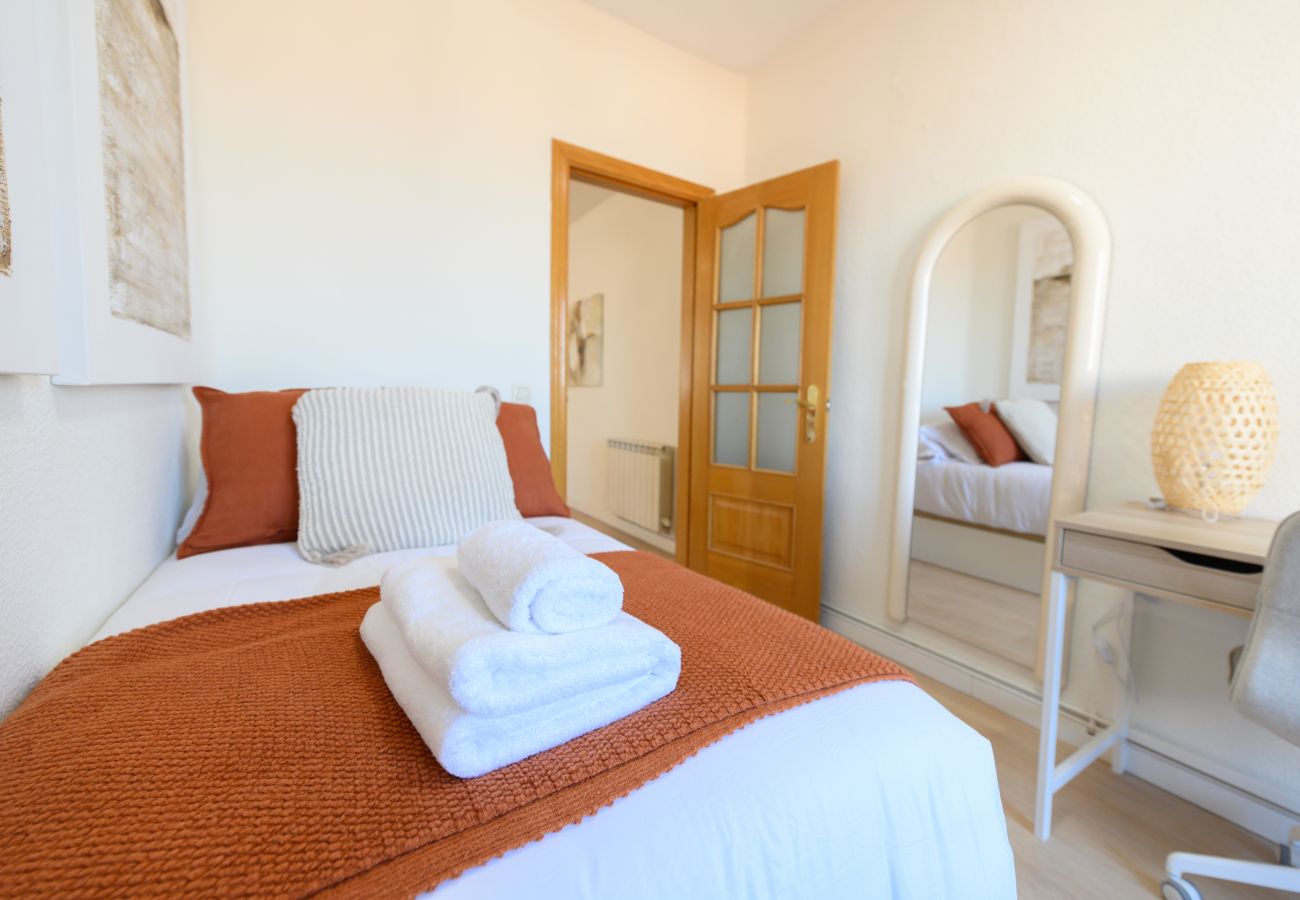 Apartamento en Madrid - M (ARR126D)Piso de dos dormitorios-Terraza y balcó