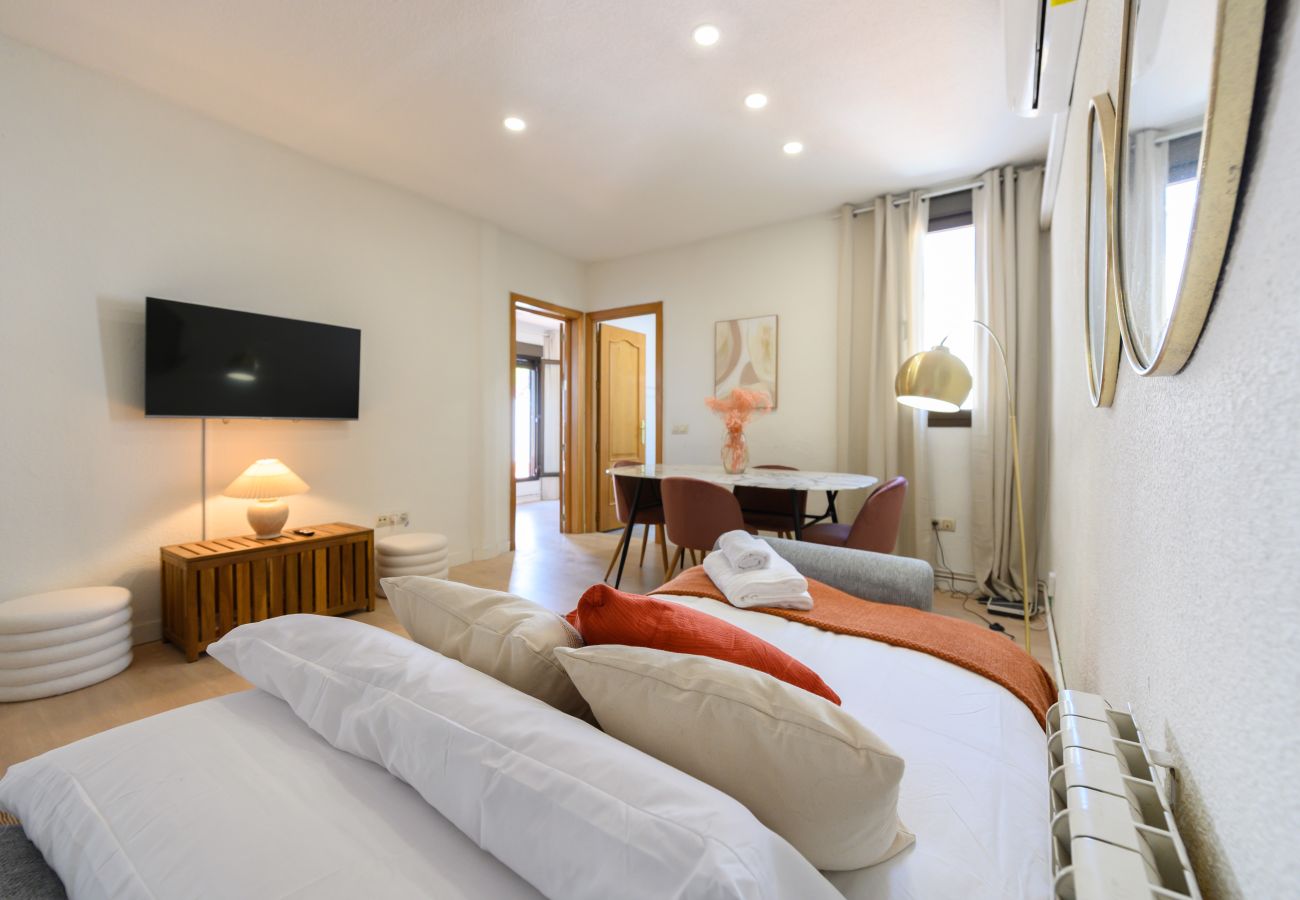 Apartamento en Madrid - M (ARR126D)Piso de dos dormitorios-Terraza y balcó