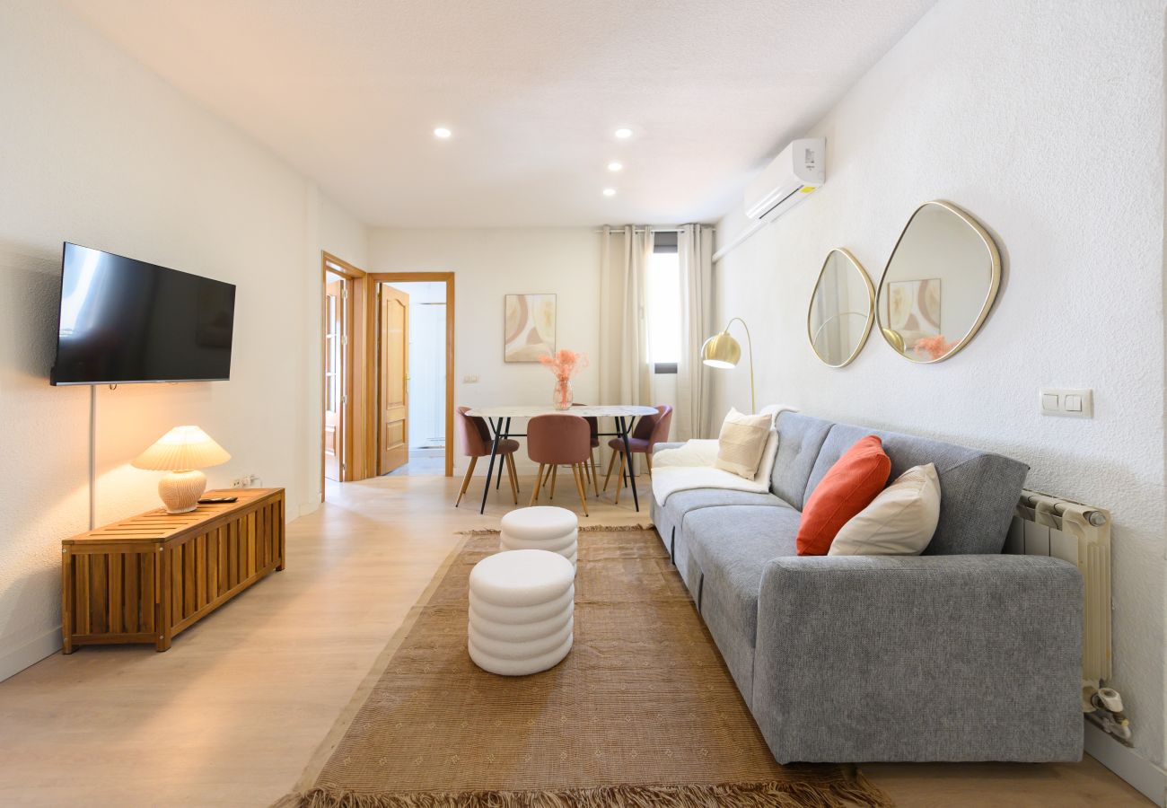 Apartamento en Madrid - M (ARR126D)Piso de dos dormitorios-Terraza y balcó