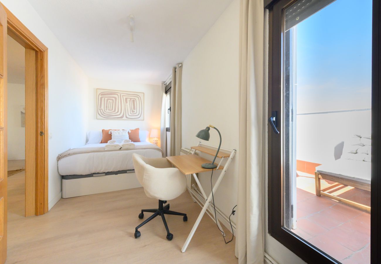 Apartamento en Madrid - M (ARR126D)Piso de dos dormitorios-Terraza y balcó
