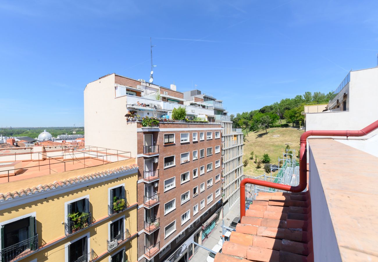 Apartamento en Madrid - M (ARR126D)Piso de dos dormitorios-Terraza y balcó